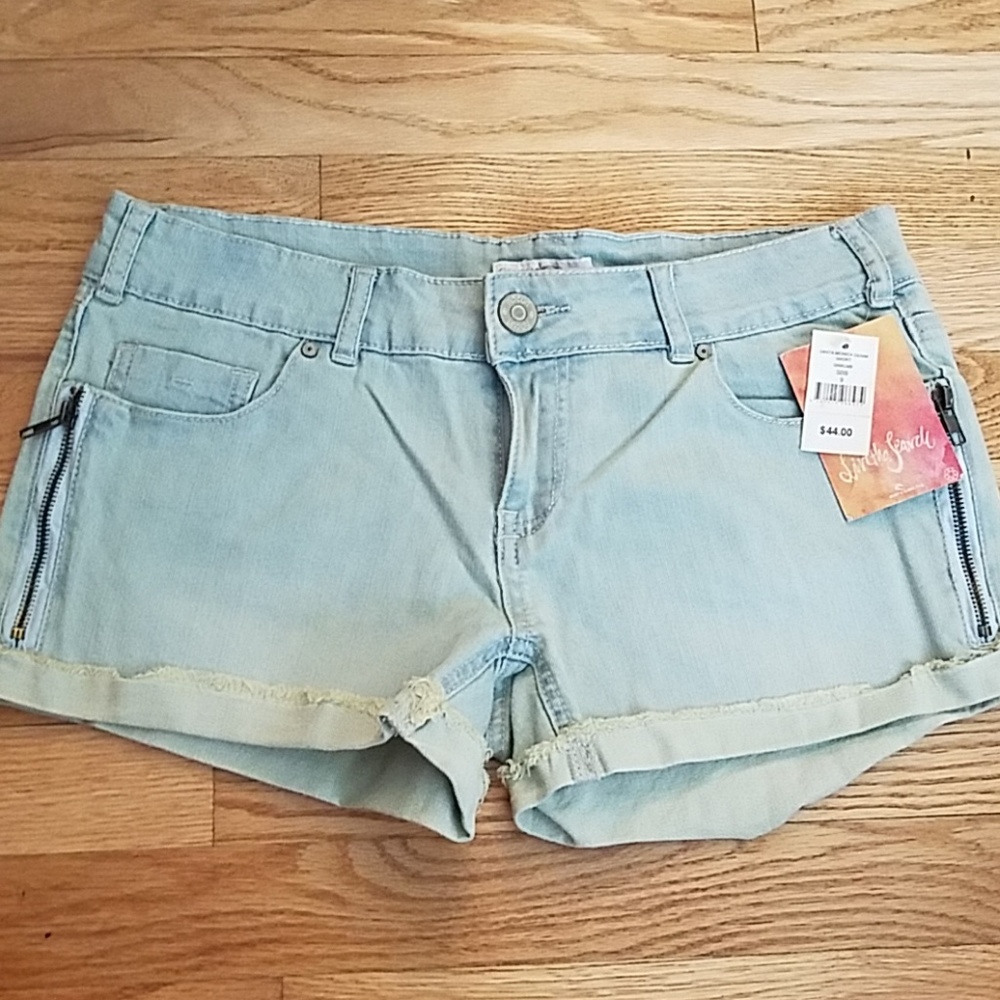 RipCurl Jean Shorts w/ Zipper Detail. Size 5/7.NWT